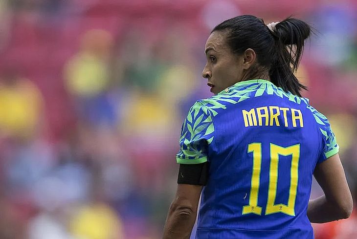 Rainha do futebol Marta confirma aposentadoria da seleção brasileira ao final de 2024