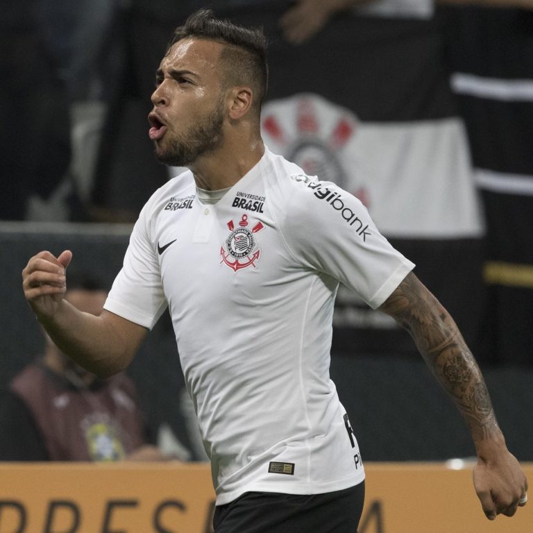 Maycon sofre lesão no joelho e pode não jogar mais pelo Corinthians em 2024