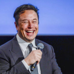 Empresário Elon Musk pergunta no X quanto custaria comprar a TV Globo