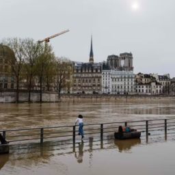 ONG faz alerta para estado do rio Sena, palco de provas nos Jogos de Paris