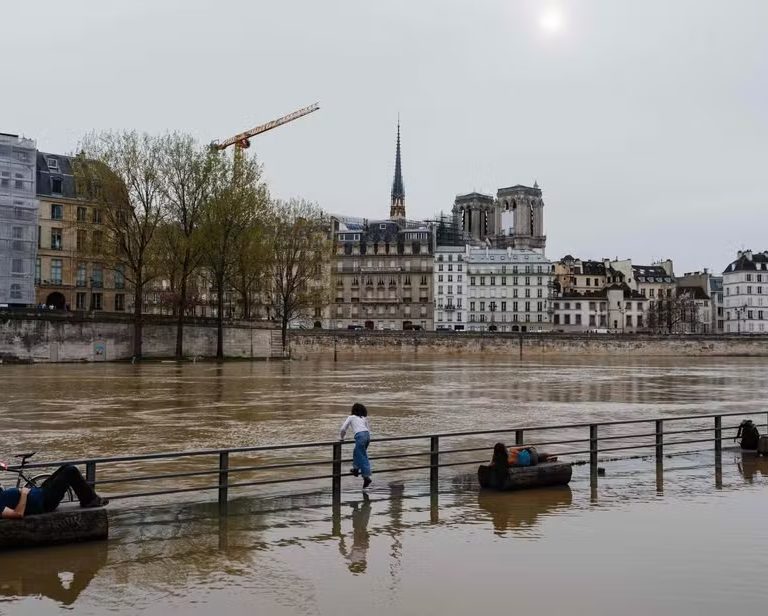 ONG faz alerta para estado do rio Sena, palco de provas nos Jogos de Paris