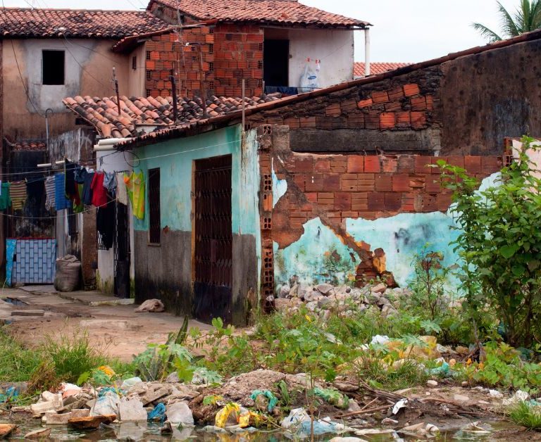 Pobreza extrema cai no Distrito Federal e em 25 Estados do Brasil em 2023