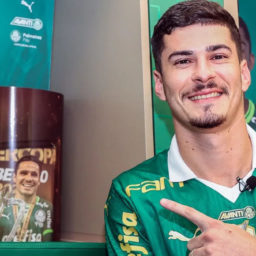 Rômulo celebra chegada ao Palmeiras após ser recusado por mais de 30 clubes