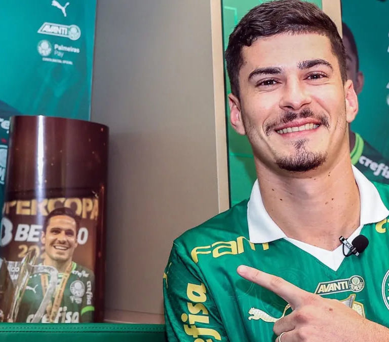 Rômulo celebra chegada ao Palmeiras após ser recusado por mais de 30 clubes