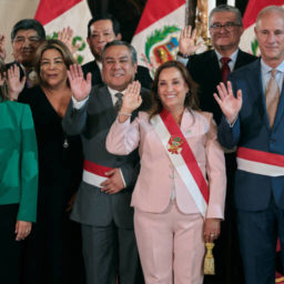 Seis ministros renunciam no Peru após escândalo por relógios Rolex da Presidente