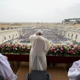Vaticano diz ‘não’ a mudanças de gênero e chama prática de ‘ameaça à dignidade’