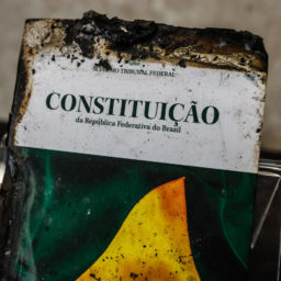 Verniz jurídico aproxima trama sob ex-presidente  Bolsonaro de golpe militar de 1964