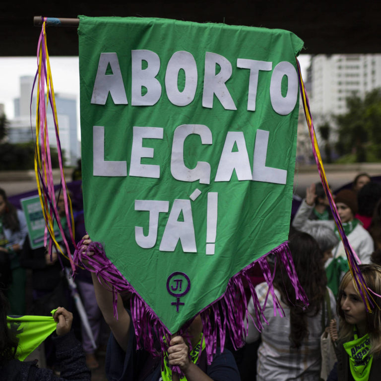 Veto a procedimento de aborto legal já afeta atendimentos a meninas estupradas