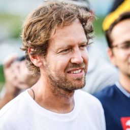 Vettel fala em possível retorno à F1 após conversa com chefe da Mercedes