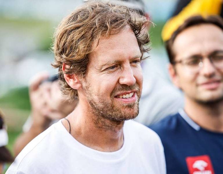 Vettel fala em possível retorno à F1 após conversa com chefe da Mercedes