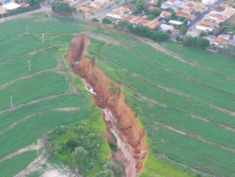 Prefeitura de Lupércio aciona Justiça para desapropriar área e intervir em cratera