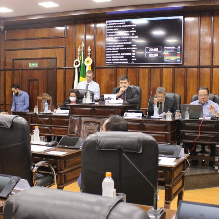 Câmara de Tupã vota 13º salário e férias para os vereadores e 5% para os servidores