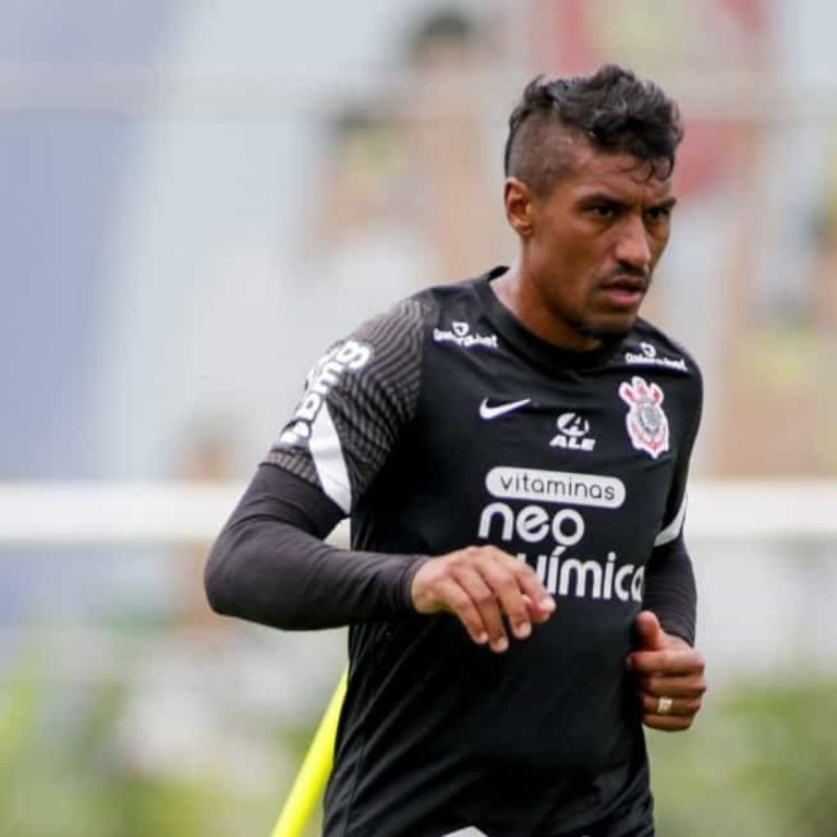 Paulinho surpreende e ganha sobrevida no Corinthians, mas não sabe do futuro