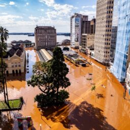 Com chuvas, nível do lago Guaíba sobe rapidamente desde a madrugada desta segunda