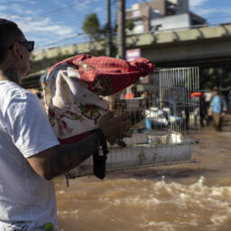 Inundação atinge 300 mil imóveis e 800 instalações de saúde no RS, conforme IBGE