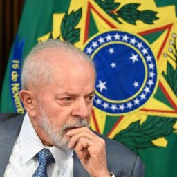 Aliados de Lula esperam reforma ministerial após eleições municipais