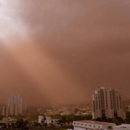 Tempestade de poeira atinge cidades do interior de SP