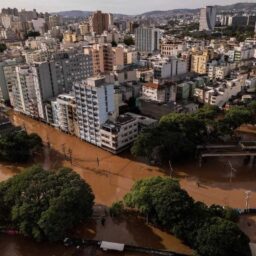 Lago Guaíba recua e tem menor nível desde pico de inundação em 5 de maio