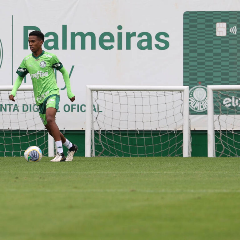 Palmeiras treina dinâmicas de jogo e Estêvão comenta duelo pela Copa do Brasil
