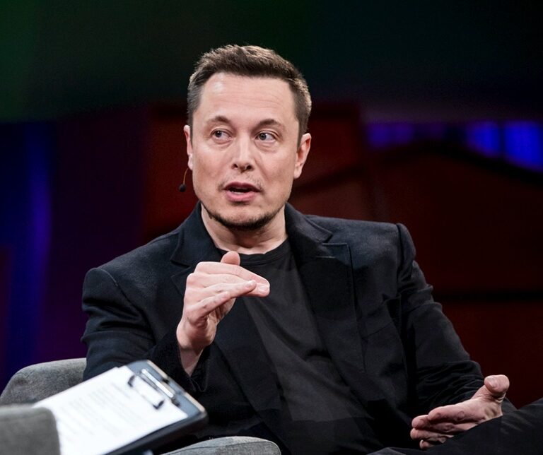 Musk diz que vai doar mil antenas de internet para ajudar socorristas no RS