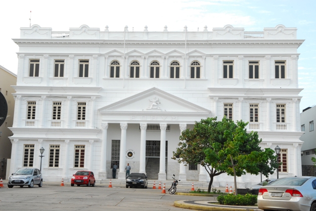 Banco vai receber mais de R$ 1,7 milhão de ex-funcionário por prejuízos