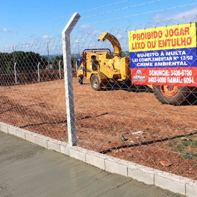 Limpeza Pública cerca área externa do Ecoponto da zona sul e finaliza calçamento