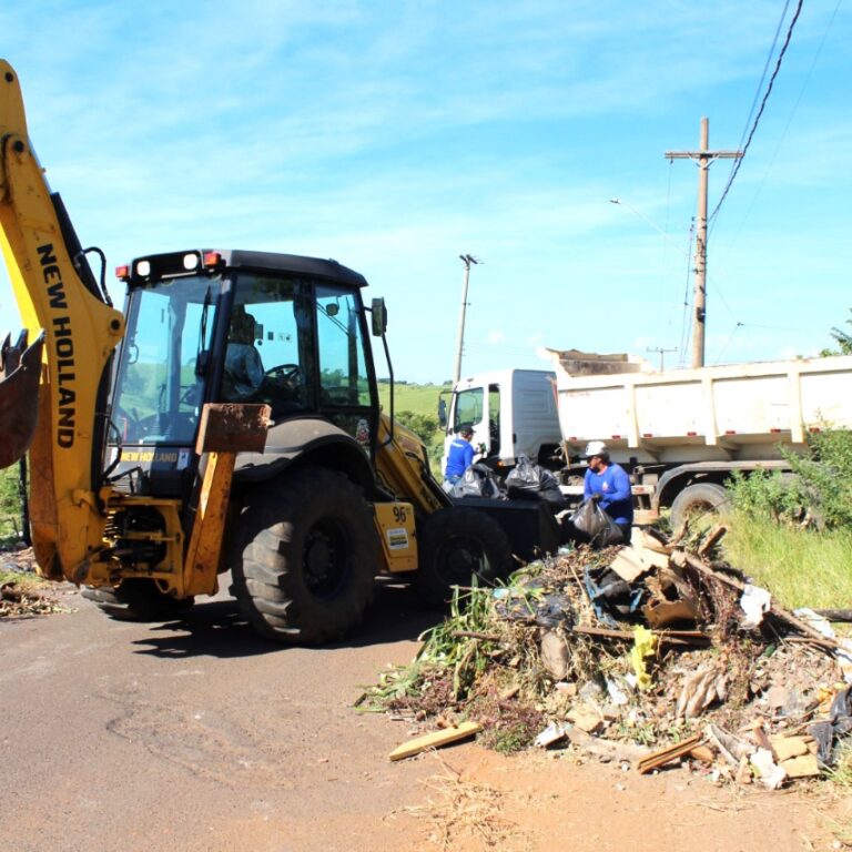 Prefeitura retira 30 toneladas de entulho jogado irregularmente em área do Nova Marília III