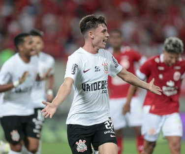 Breno Bidon repete jogada da base em 1º gol pelo Corinthians: ‘Ficha não caiu’