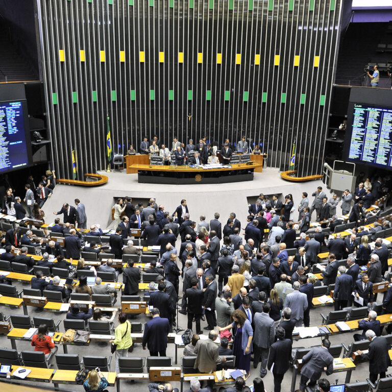 Câmara aprova plano nacional de cuidado às pessoas com Alzheimer e outras demências