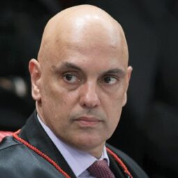 Deputada dos EUA exibe foto de Alexandre de  Moraes em sessão sobre censura no Brasil