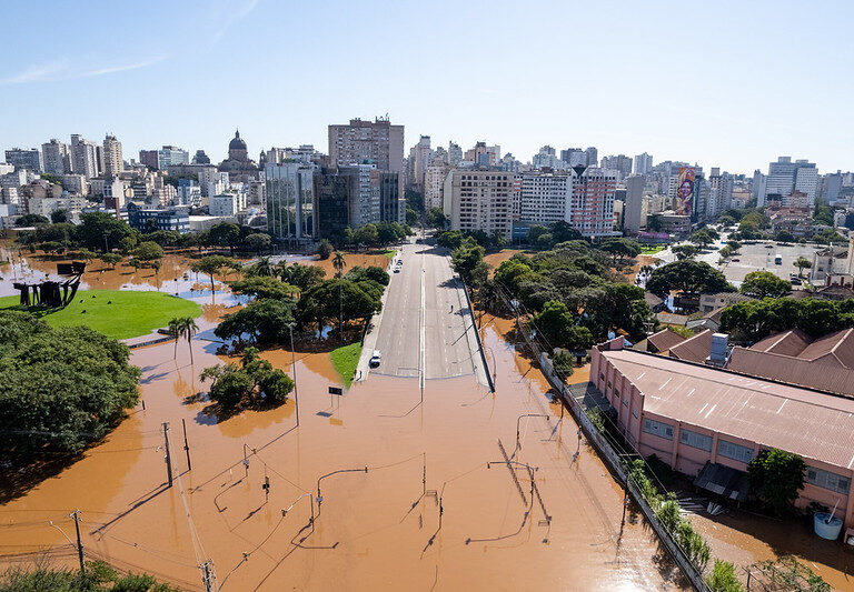 Famosos internacionais pedem ajuda para vítimas de enchentes no Rio Grande do Sul