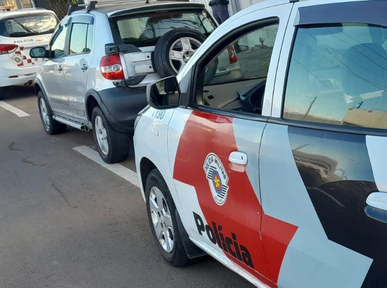 Foragido se enrola e acaba preso com veículo bloqueado por furto em Marília