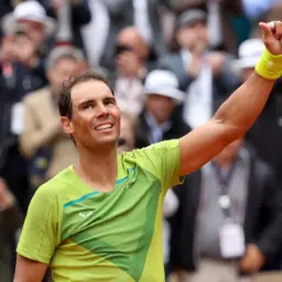 Nadal cai na estreia em Roland Garros e pondera seu futuro no tênis