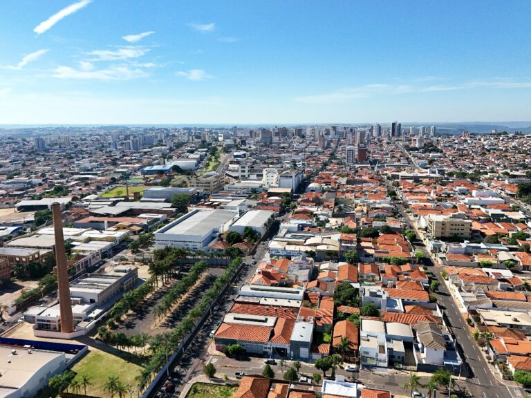 Marília mantém média de admissões no comércio e indústria em abril