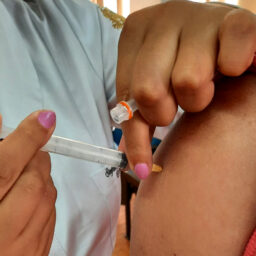 Vacina contra a gripe imuniza pouco mais de 20 mil moradores em Marília