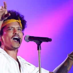 Ingressos em pré-venda para shows de Bruno Mars esgotam em uma hora