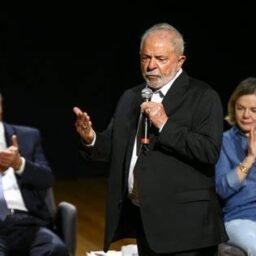 Governo Lula assina acordo com plataformas contra fake news sobre tragédia no RS