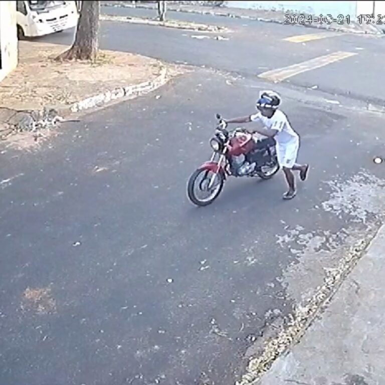 Motocicleta furtada é recuperada; vítima é comunicada pela PM antes de perceber o crime