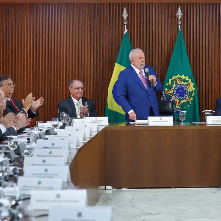 Bancada do PT na Câmara reclama de ministros de Lula em reunião com Padilha