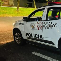 Homem agride mulher e acusa adultério; alegação não evita prisão em flagrante