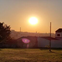 Tempo continua quente com máxima de 33°C até o próximo fim de semana