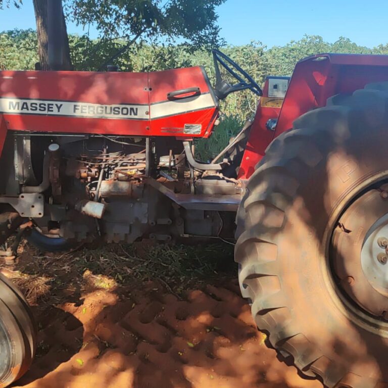 Trator furtado é recuperado pela Polícia Militar na região