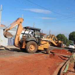 Após anos de reivindicação, município inicia recuperação das ruas do bairro Rubens Izique