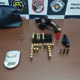 Adolescente recrutado pelo tráfico é flagrado com arma, munições e drogas