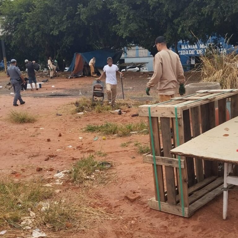 ‘Cracolândia’ de Marília é alvo da PM; mulher é presa e empresário detido