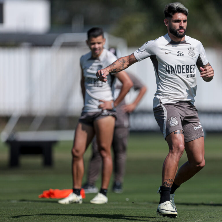 Corinthians faz último treino para o jogo contra o Flamengo