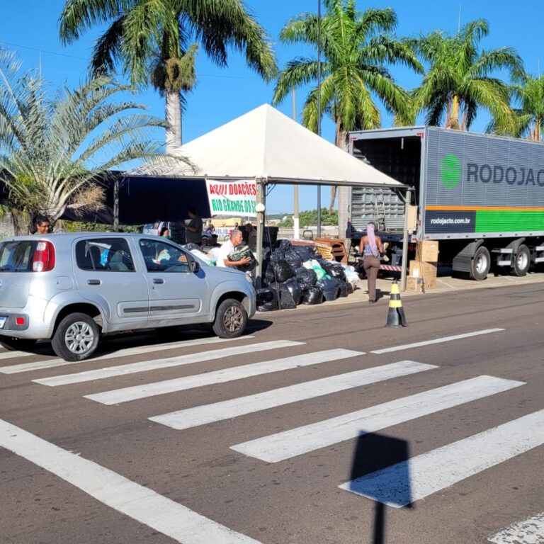 Doações para o RS seguem sendo recebidas em ponto próximo de supermercado no Aquarius