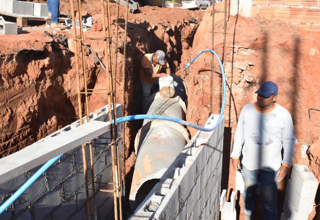 Prefeitura realiza construção de novo sistema de drenagem em Pompeia