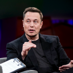 Musk diz que vai doar mil antenas de internet para ajudar socorristas no RS