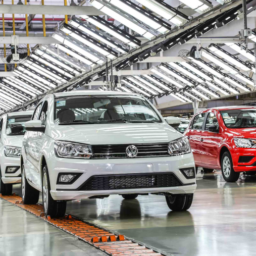 Volkswagen dá férias coletivas em três fábricas de SP por impacto das chuvas no RS